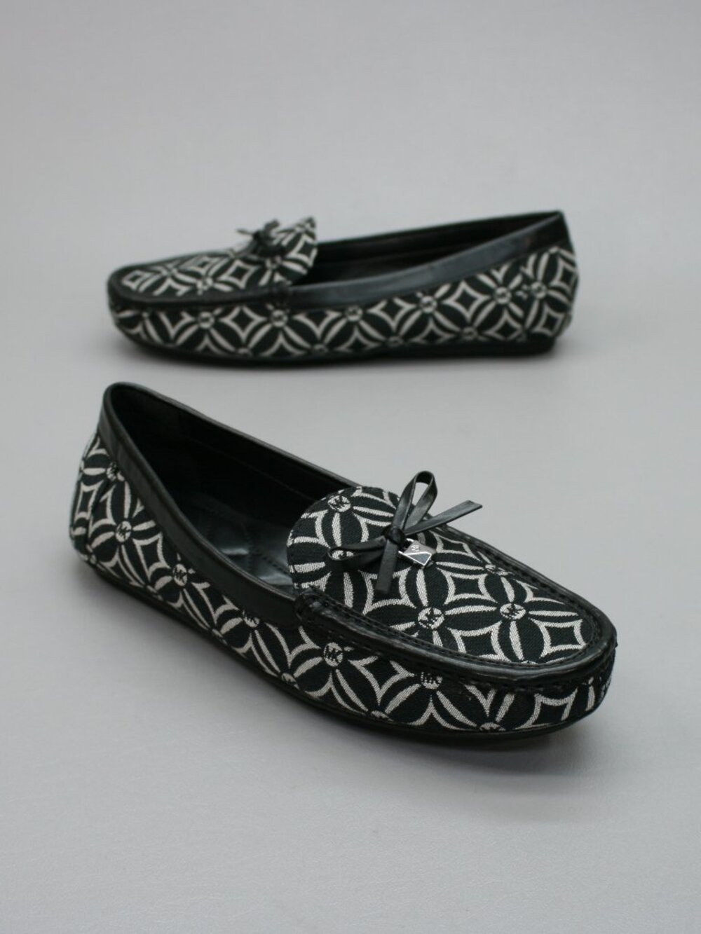 Michael Kors Ladies 7.5 Juliette Moc Black & Gray MK Logo Loafers Slip-on Shoes